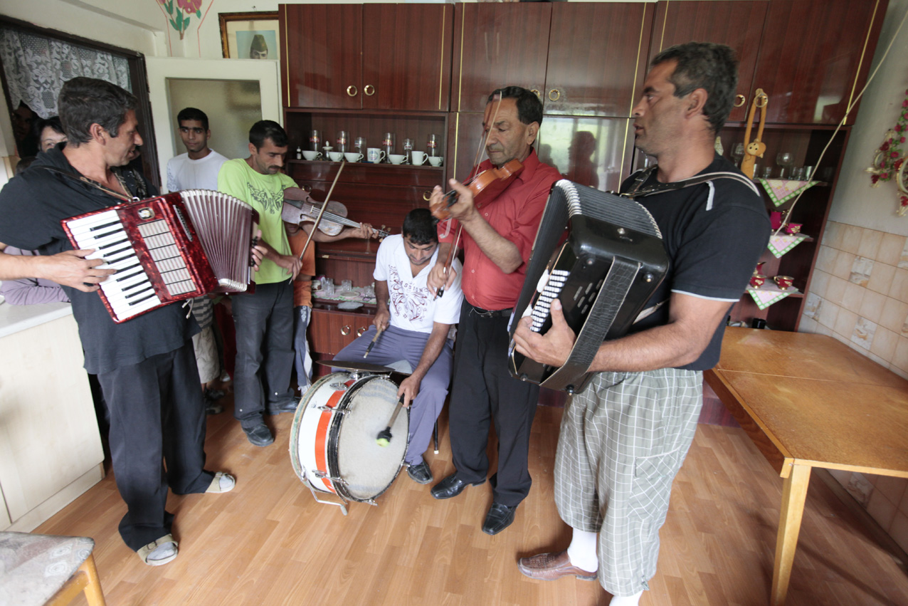 Pala late, pala late me merav